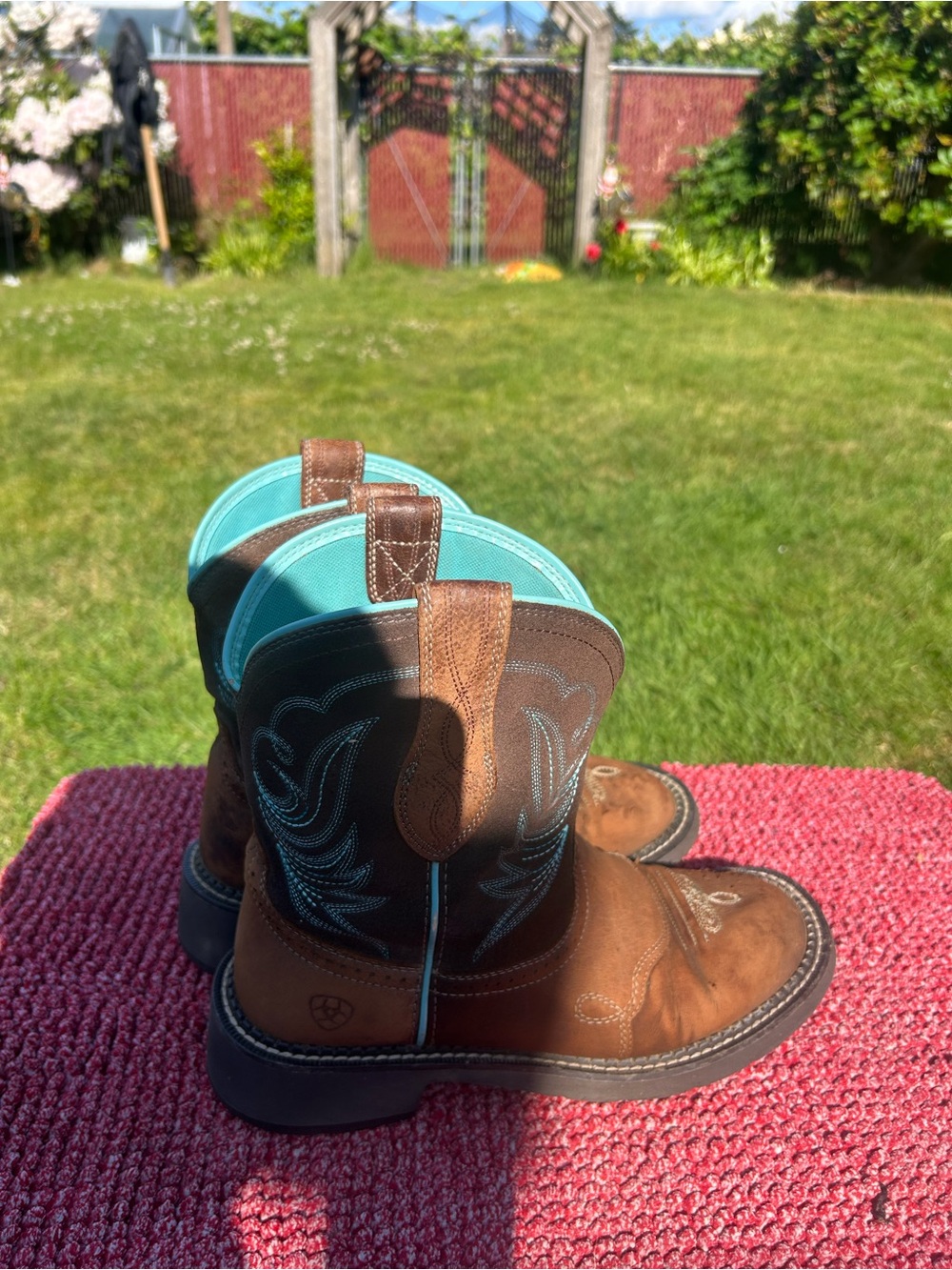 Ariat Men’s Brown Leather Cowboy Boots with Turquoise Shaft Size 9.5B